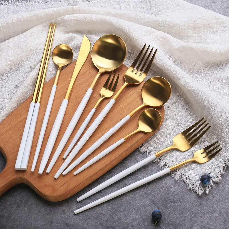 Custom-White-Handle-Cutlery-Set-2
