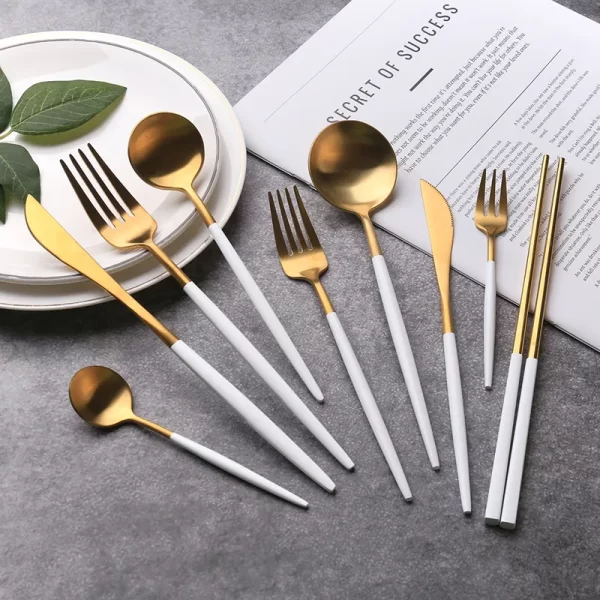 Custom-White-Handle-Cutlery-Set-5